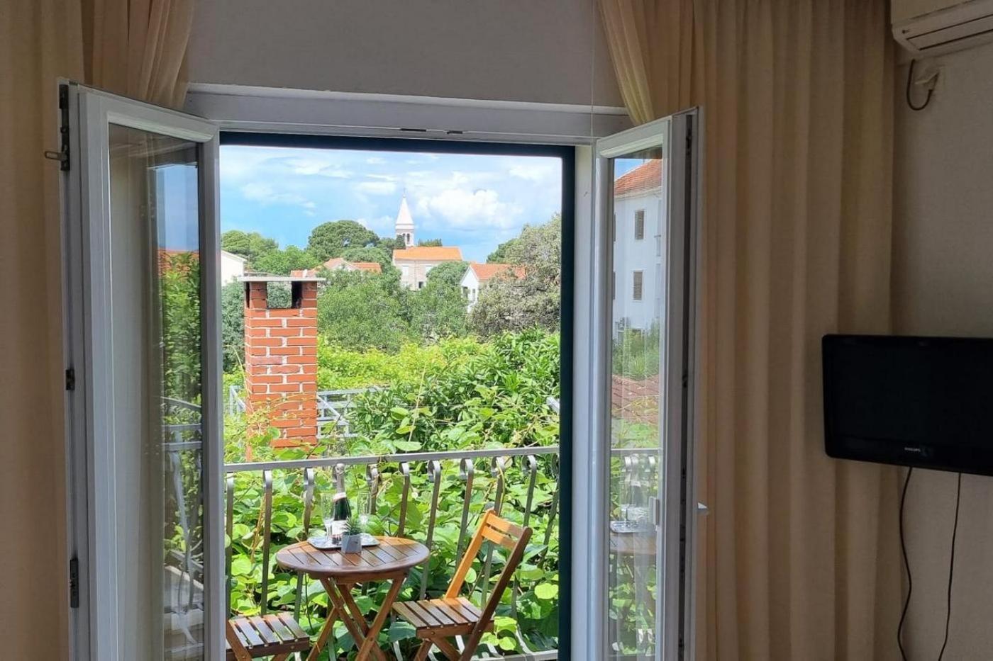 Apartments And Rooms With Parking Space Supetar, Brac - 5658 Rom bilde