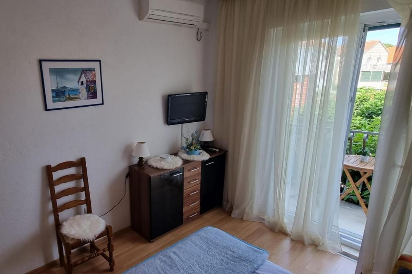 Apartments And Rooms With Parking Space Supetar, Brac - 5658 Rom bilde