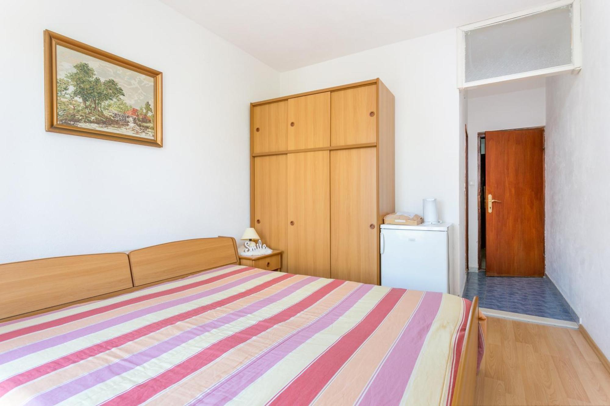Apartments And Rooms With Parking Space Supetar, Brac - 5658 Rom bilde