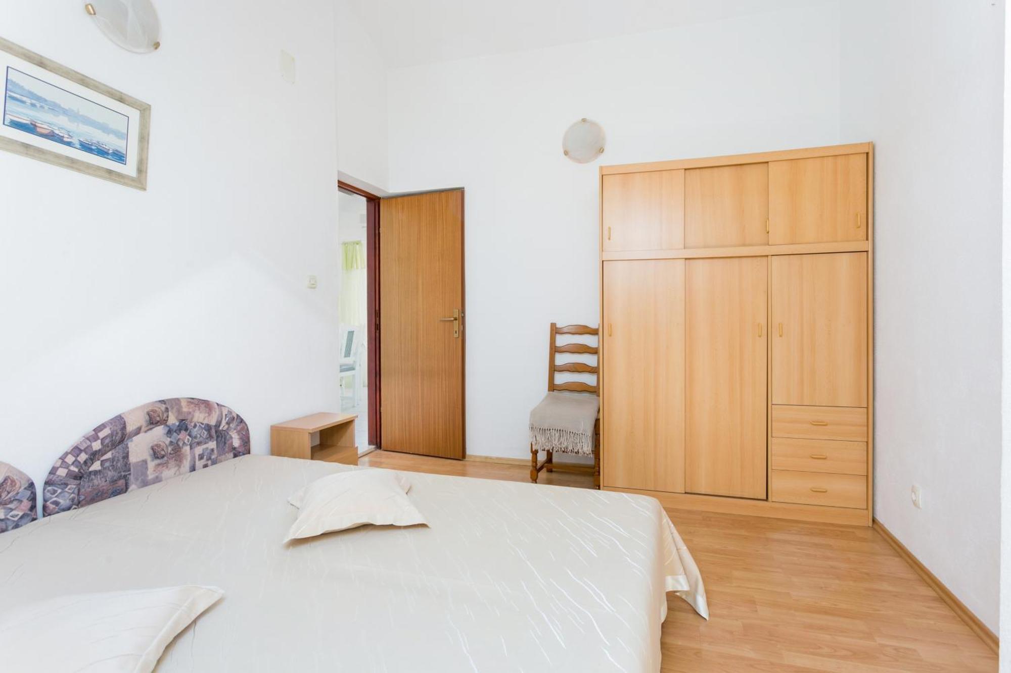Apartments And Rooms With Parking Space Supetar, Brac - 5658 Rom bilde
