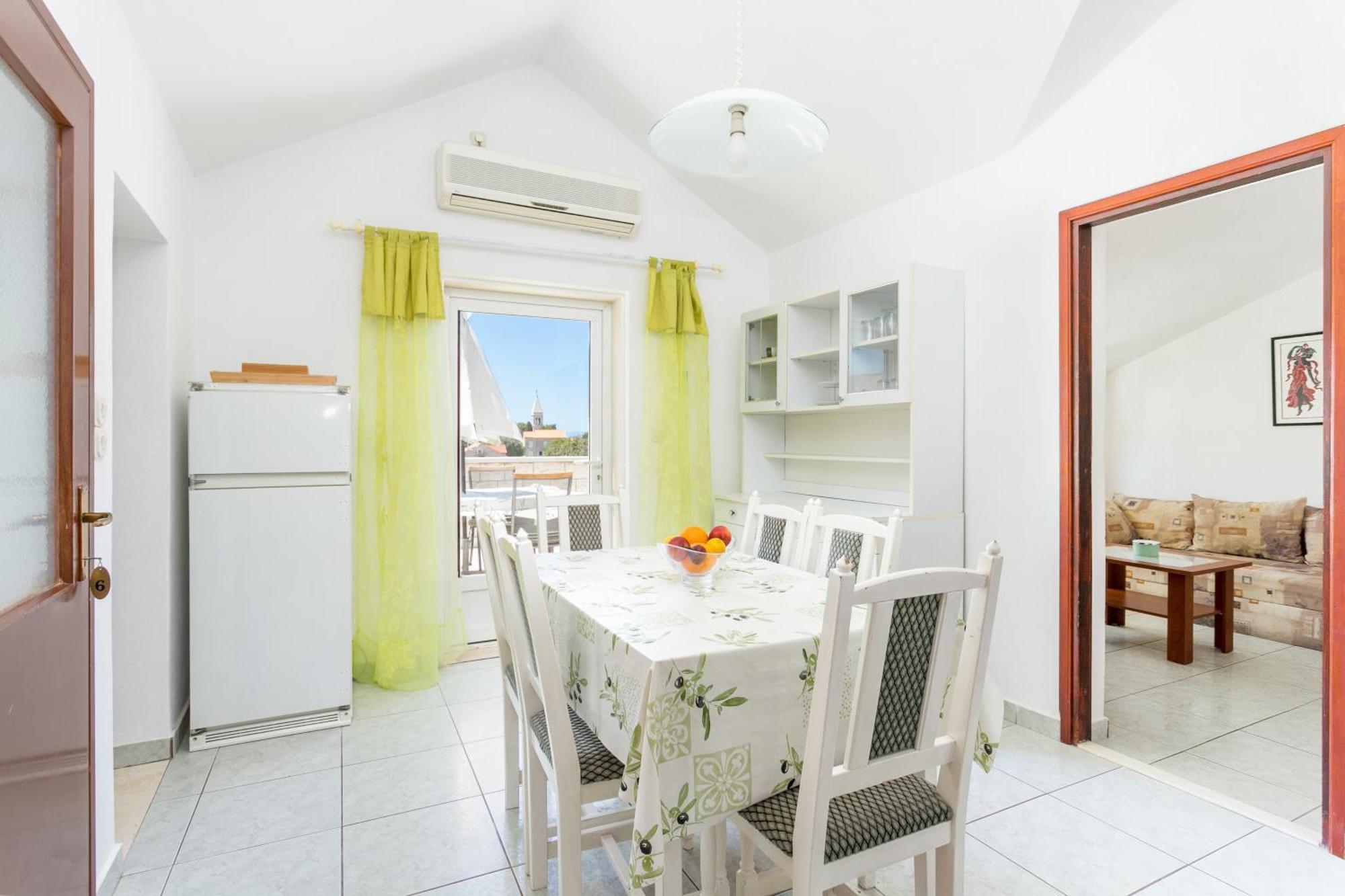 Apartments And Rooms With Parking Space Supetar, Brac - 5658 Rom bilde