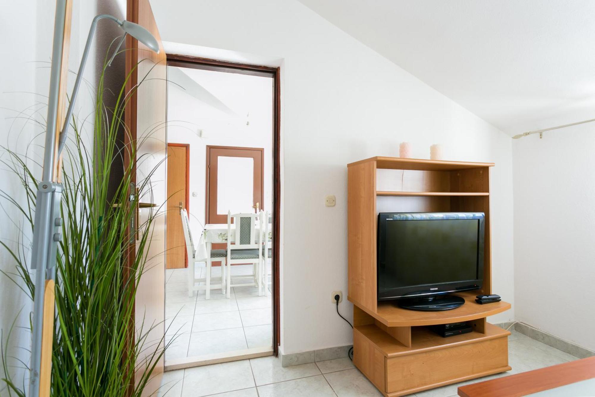 Apartments And Rooms With Parking Space Supetar, Brac - 5658 Rom bilde