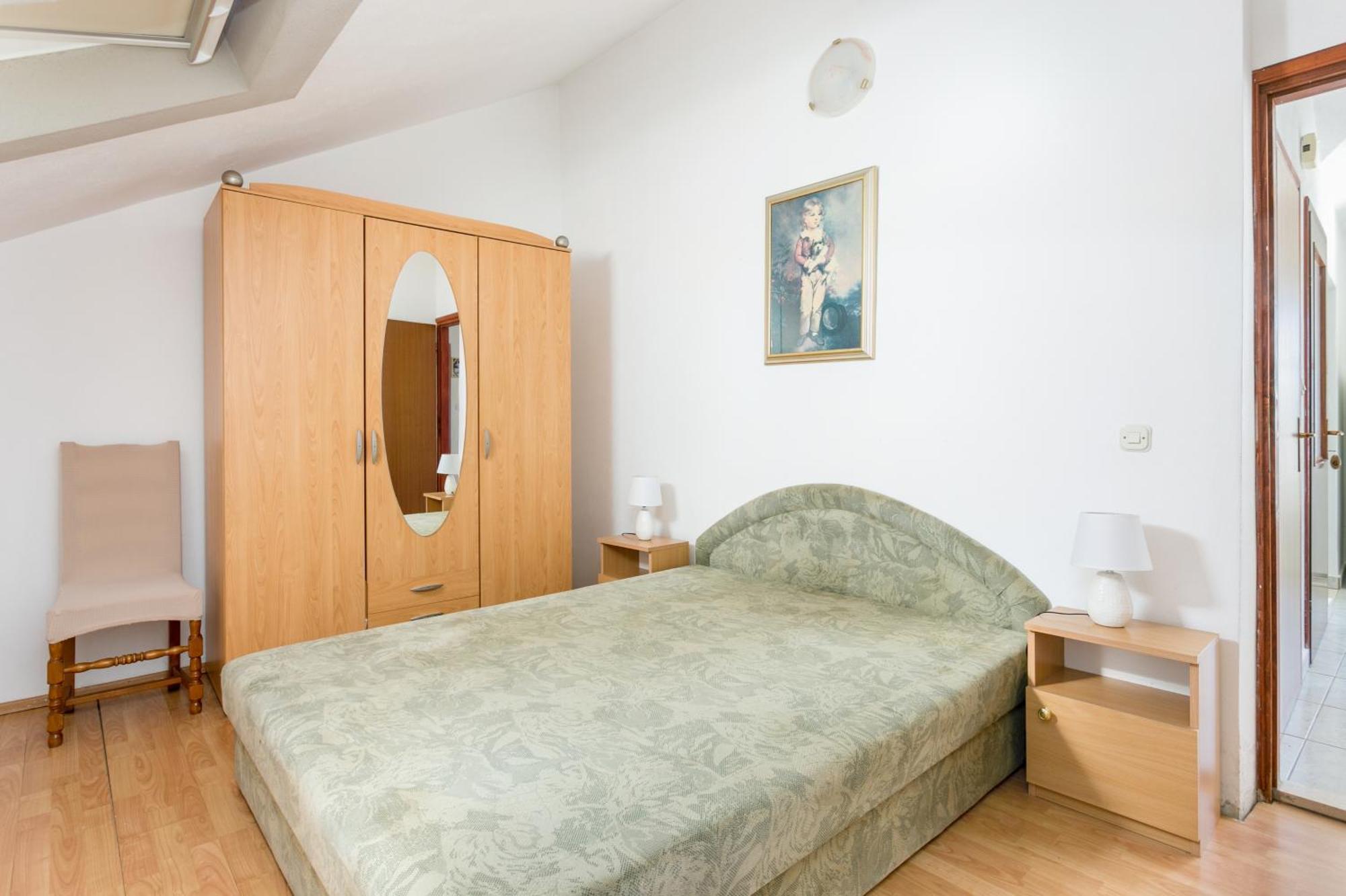 Apartments And Rooms With Parking Space Supetar, Brac - 5658 Rom bilde