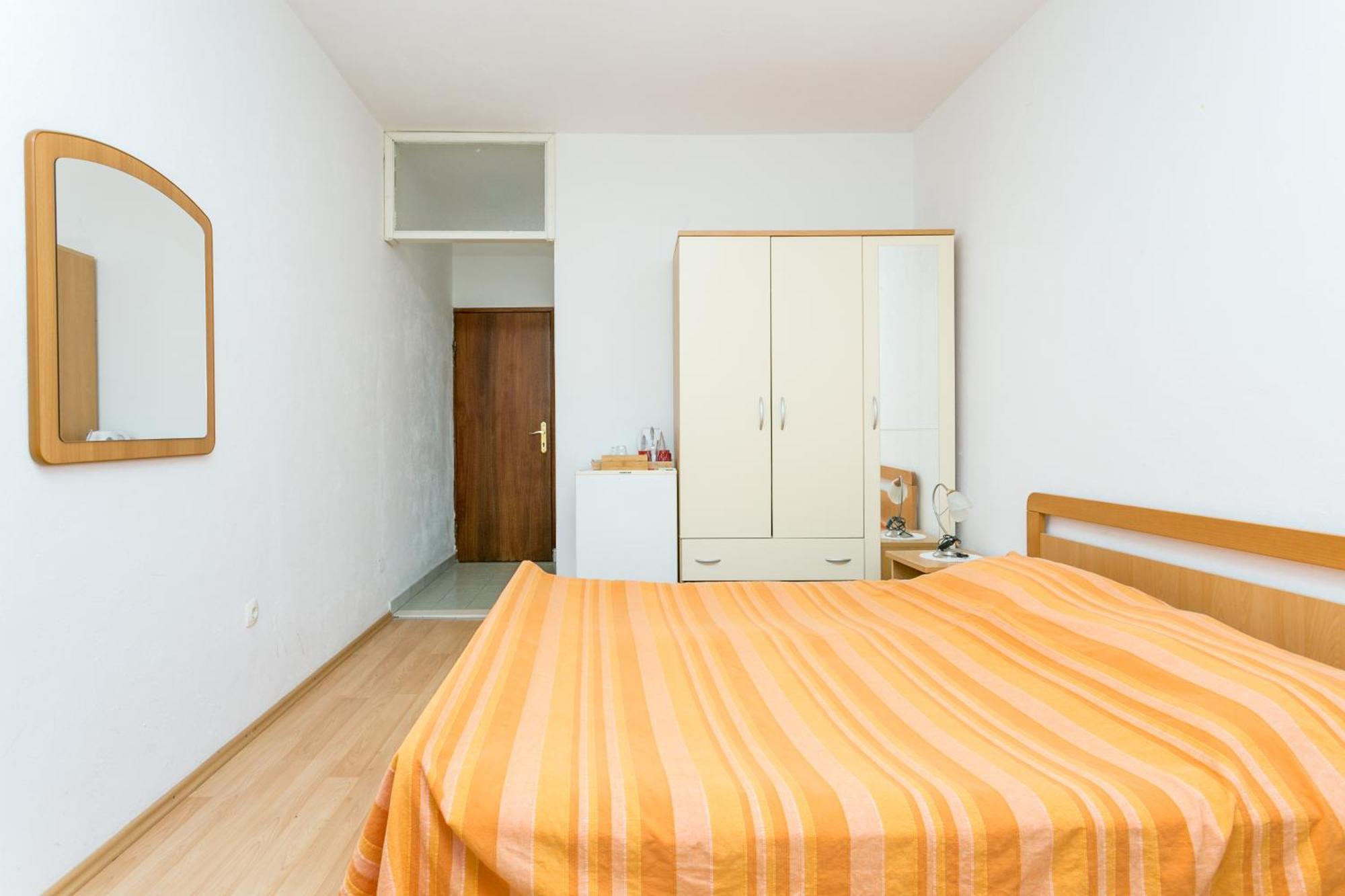 Apartments And Rooms With Parking Space Supetar, Brac - 5658 Rom bilde
