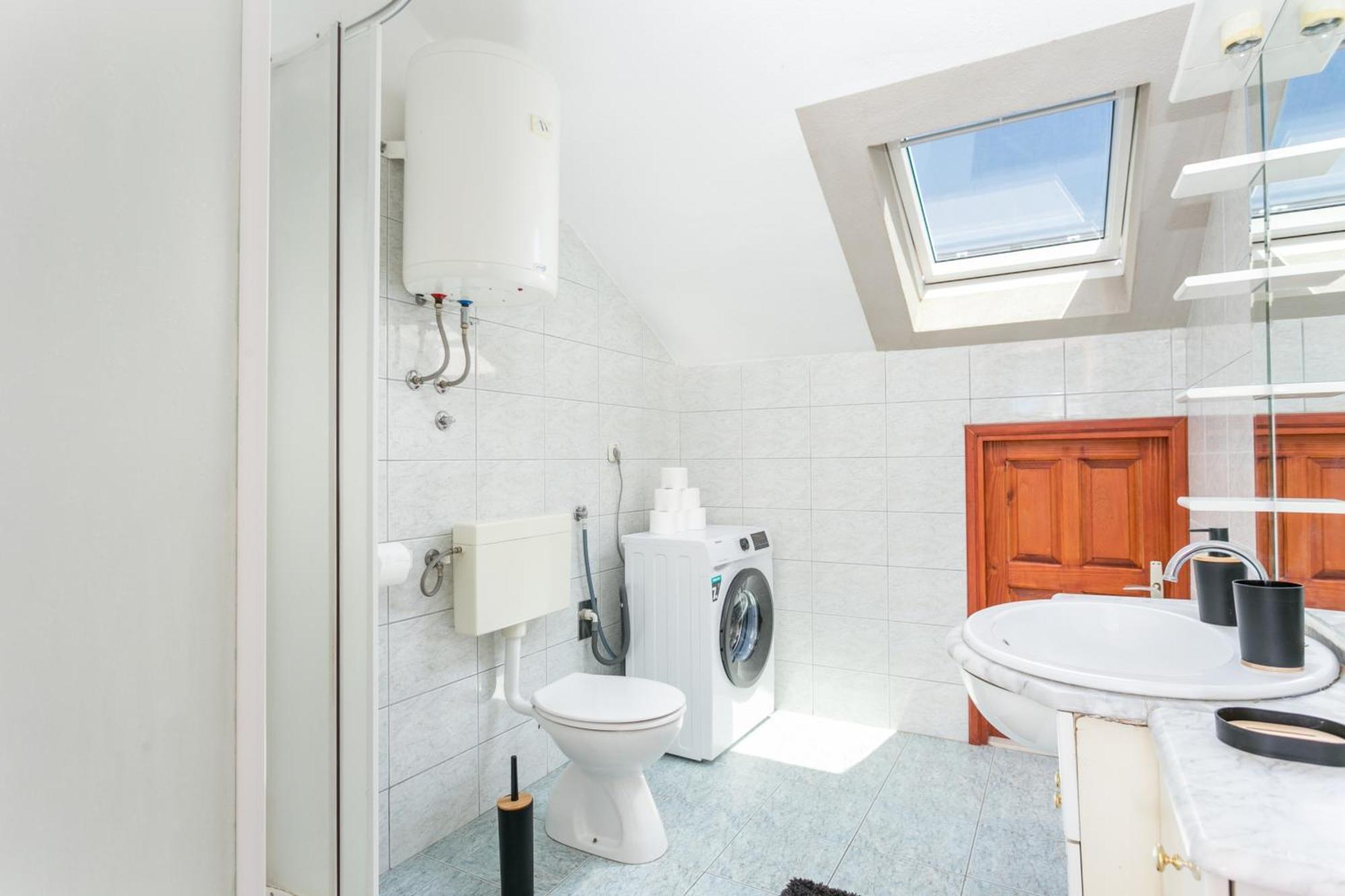 Apartments And Rooms With Parking Space Supetar, Brac - 5658 Eksteriør bilde