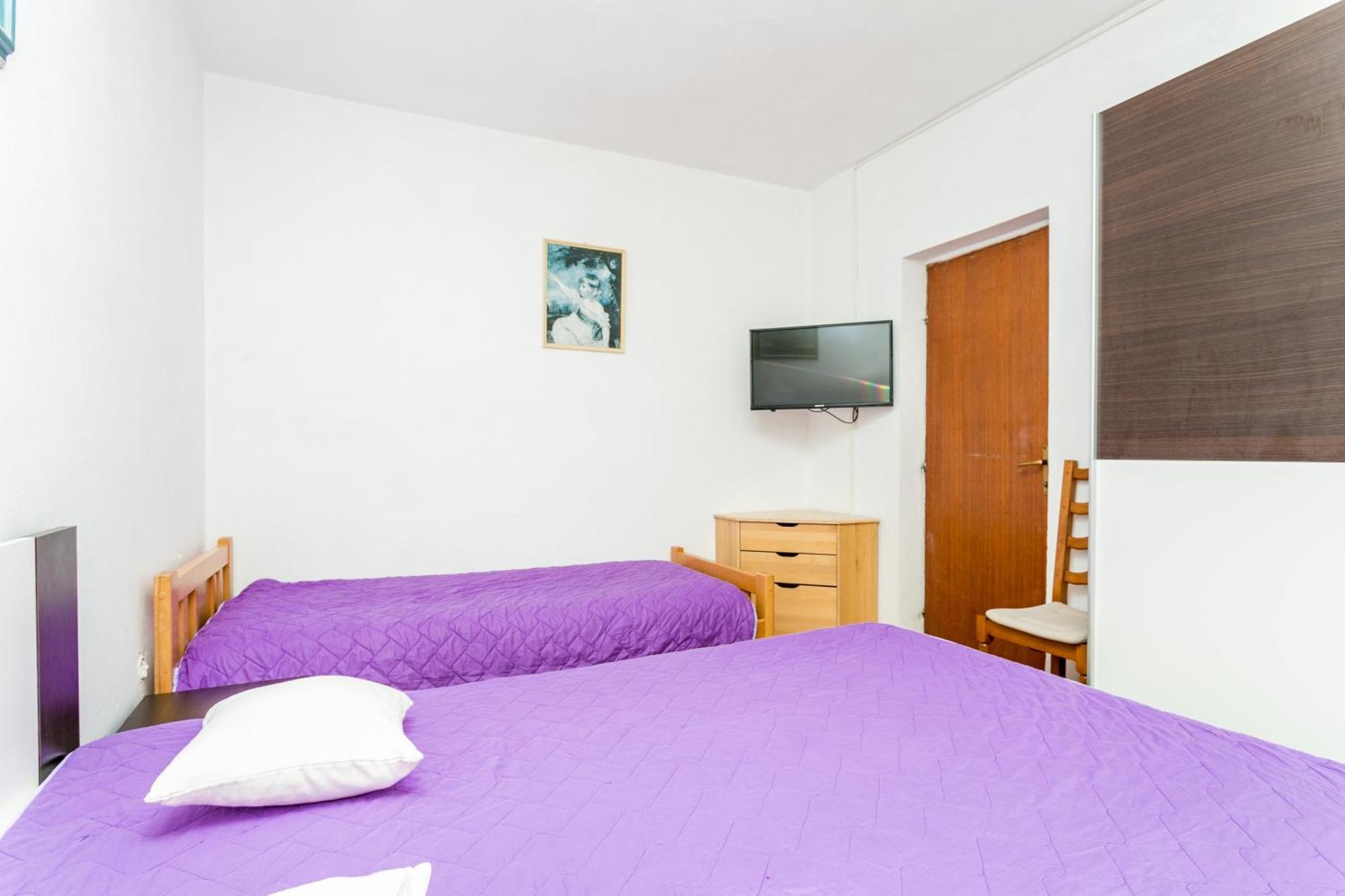 Apartments And Rooms With Parking Space Supetar, Brac - 5658 Rom bilde